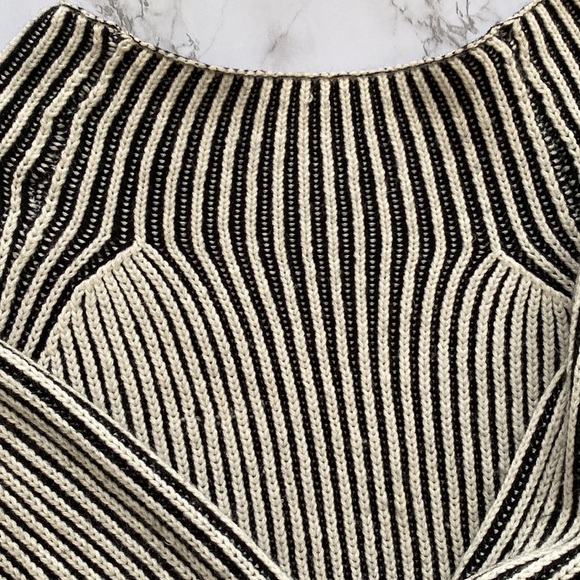 Plated-Knit Pullover Black and White Size Large - Picture 7 of 8